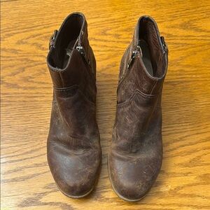 UGG Brown leather Ankle Booties with Side Zipper